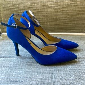 Royal blue velvet Unisa heels with ankle straps and pointed toes - Size 7M